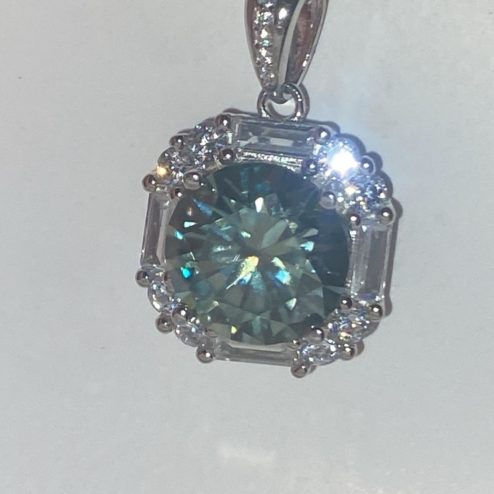 AU750 Blue-Green Halo Pendant Necklace